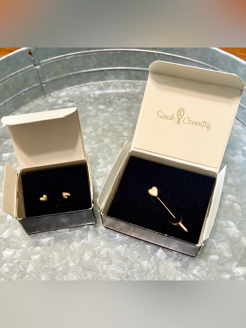 NOS Sarah Coventry Gold Toned Heart Stick Pin and Heart Stud Earrings Set